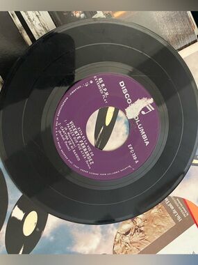 Vicente Fernandez Columbia Black Vinyl 45 with Purple Center Label